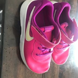 Nike girls tennis shoes